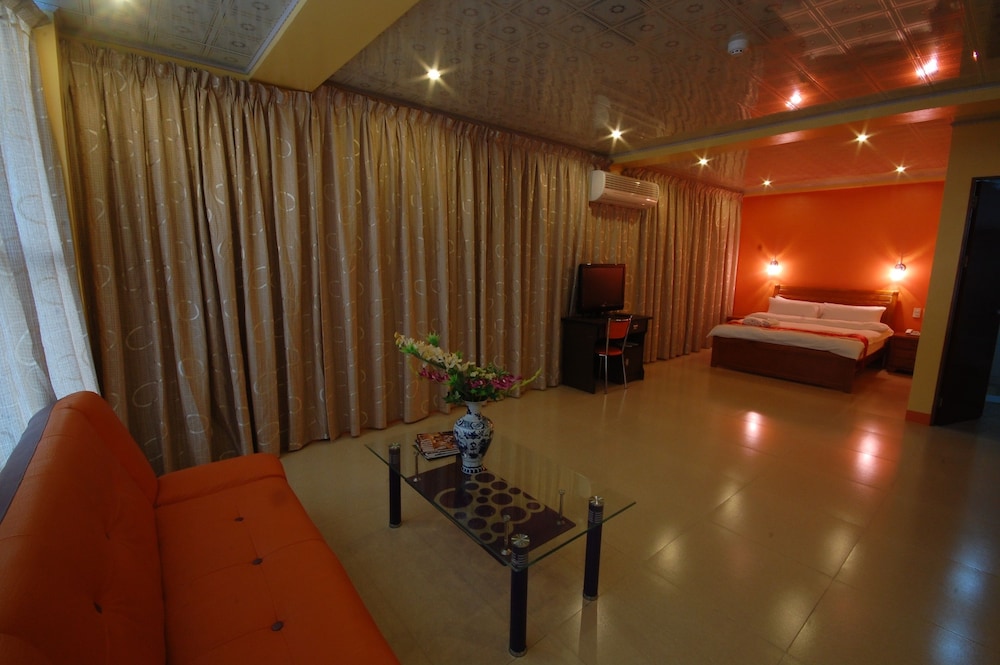 A a Plaza Hotel 28/50
