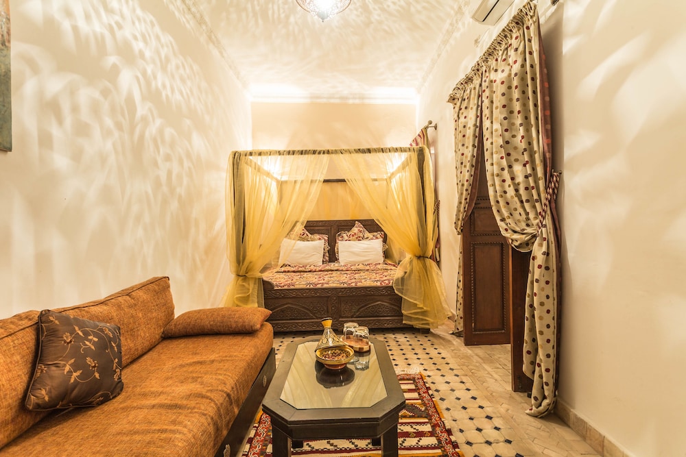 RIAD NASREEN 33/76