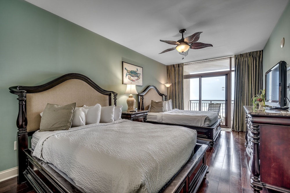 4 Bedrooms, Condo, Savannah, Luxury, 2 King Beds, 2 Queen Beds, Ocean Front, Sofa