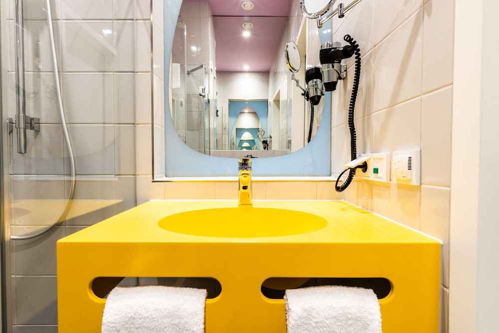 Design, Comfort, King Bed، Prize by Radisson, Bonn City 5/5