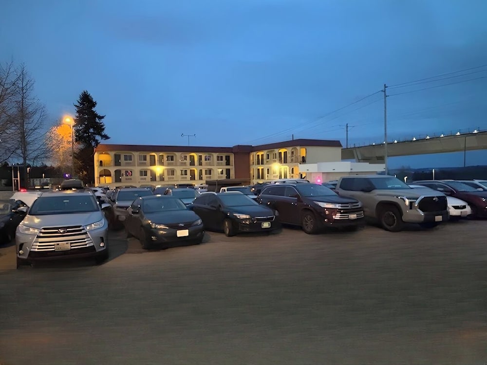 Skyway Inn SeaTac 51/58