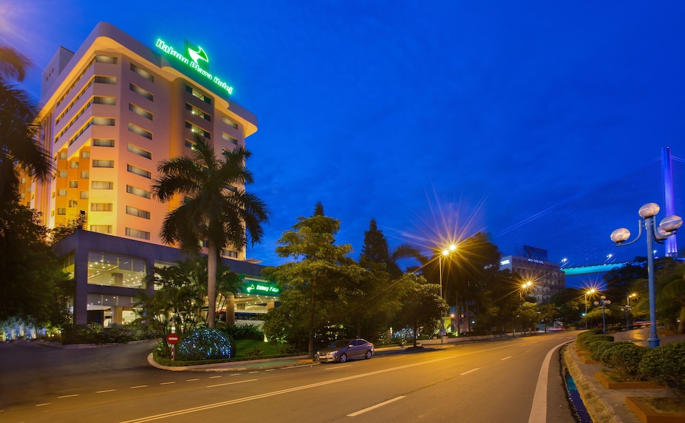Halong Plaza Hotel 5/50