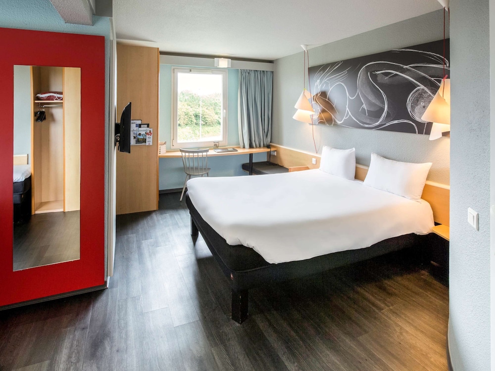 IBIS CHERBOURG LA GLACERIE 9/77