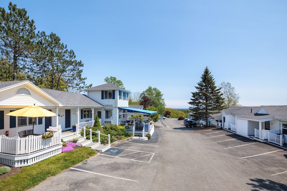Glen Cove Inn and Suites 30/50