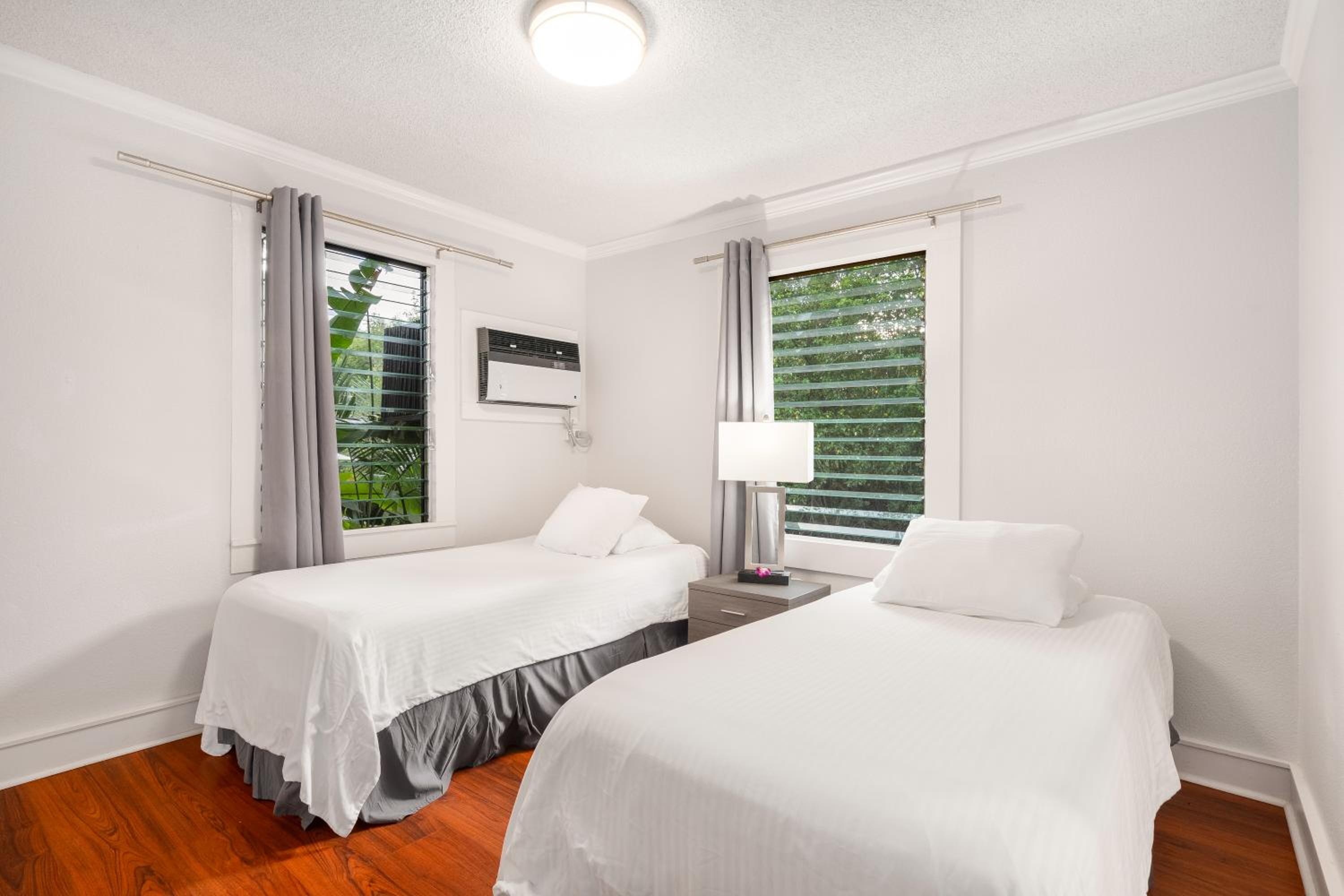 2 Bedrooms, Cottage, Water Front