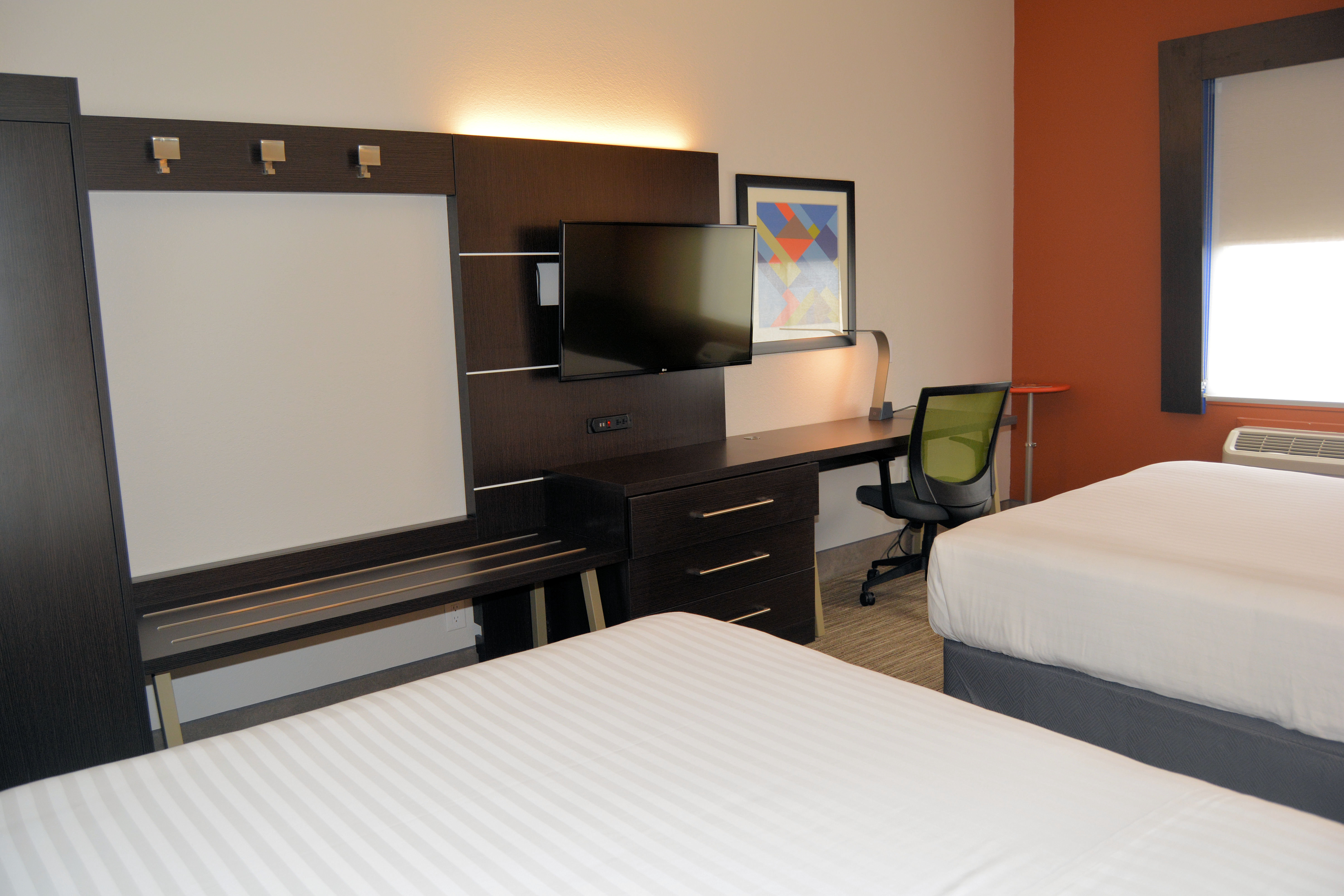 Holiday Inn Express And Suites 20/50