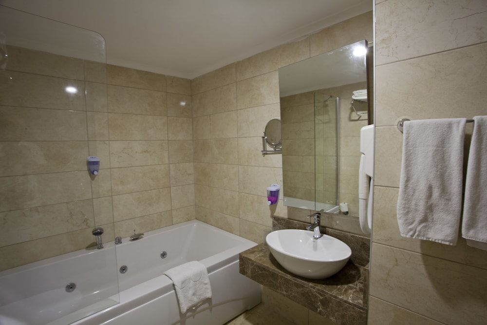 Adella Side Hotel 30/73