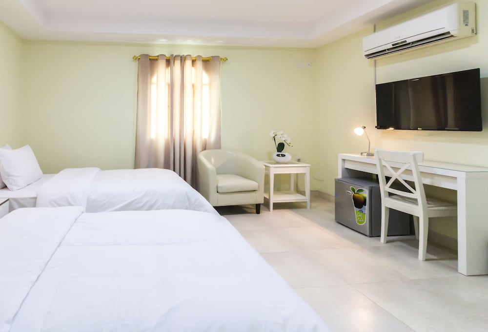 Al Jisr Hotel 10/23
