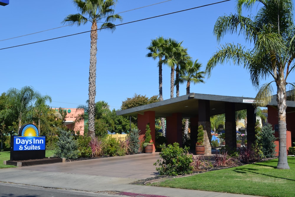 Days Inn & Suites by Wyndham Lodi 23/36