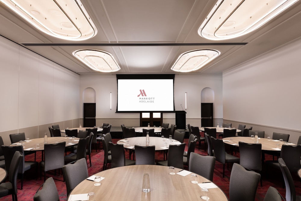 Adelaide Marriott Hotel 37/47