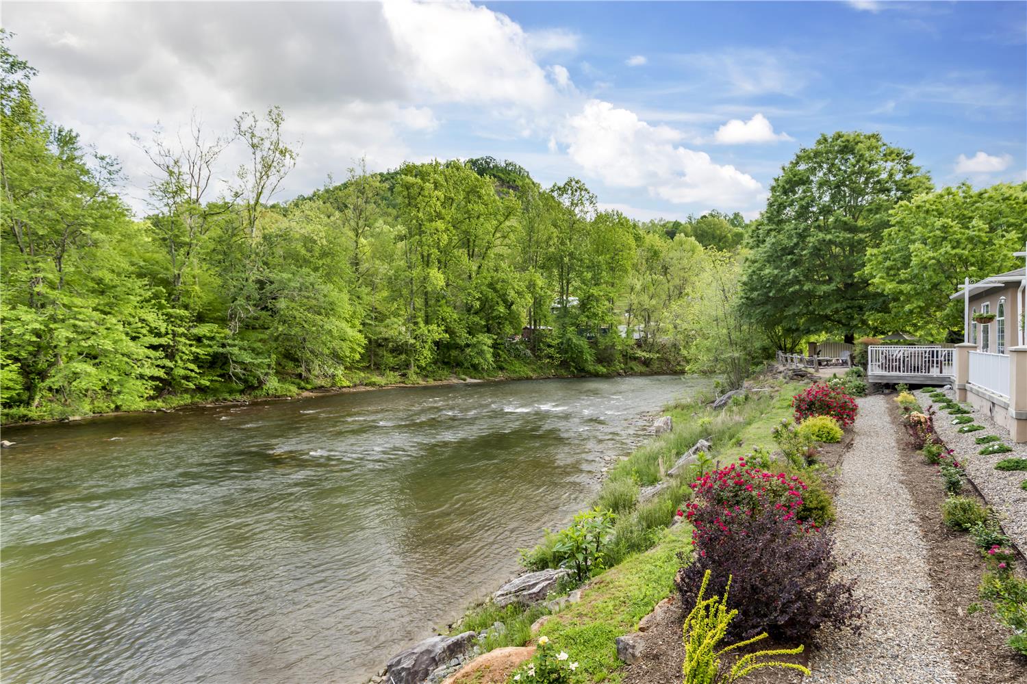 Best Western Plus River Escape Inn & Suites 16/25