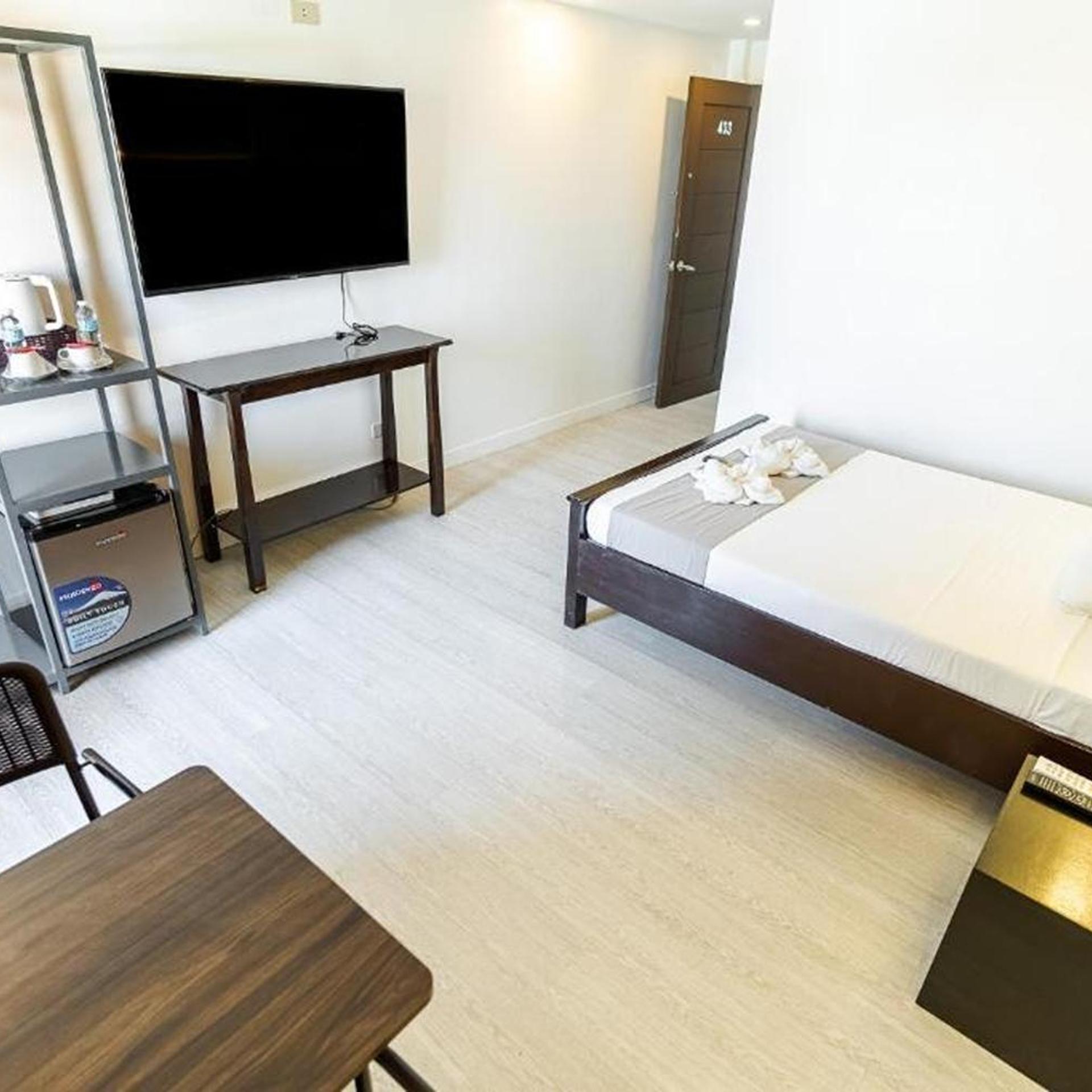 Spotlight Hotel near Hundred Islands Wharf 18/44