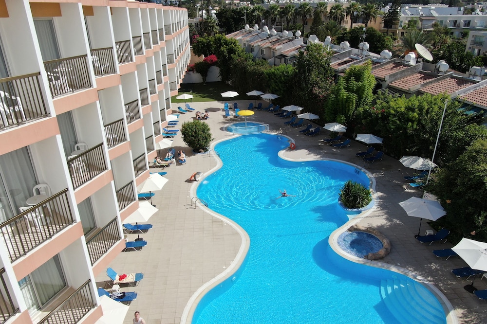 Avlida Hotel 70/72