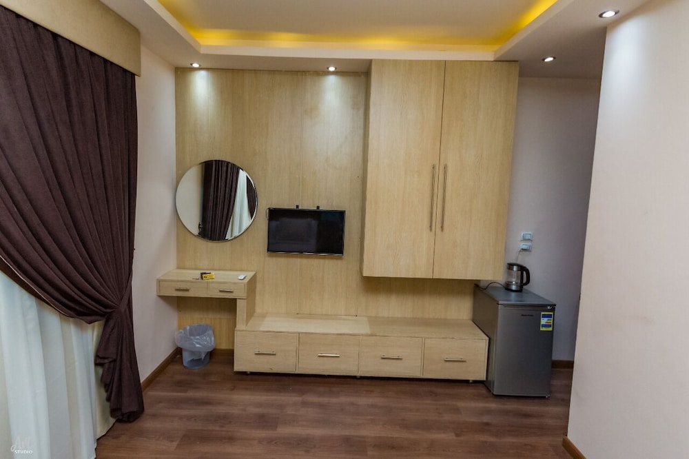 Grand City Hotel 24/25