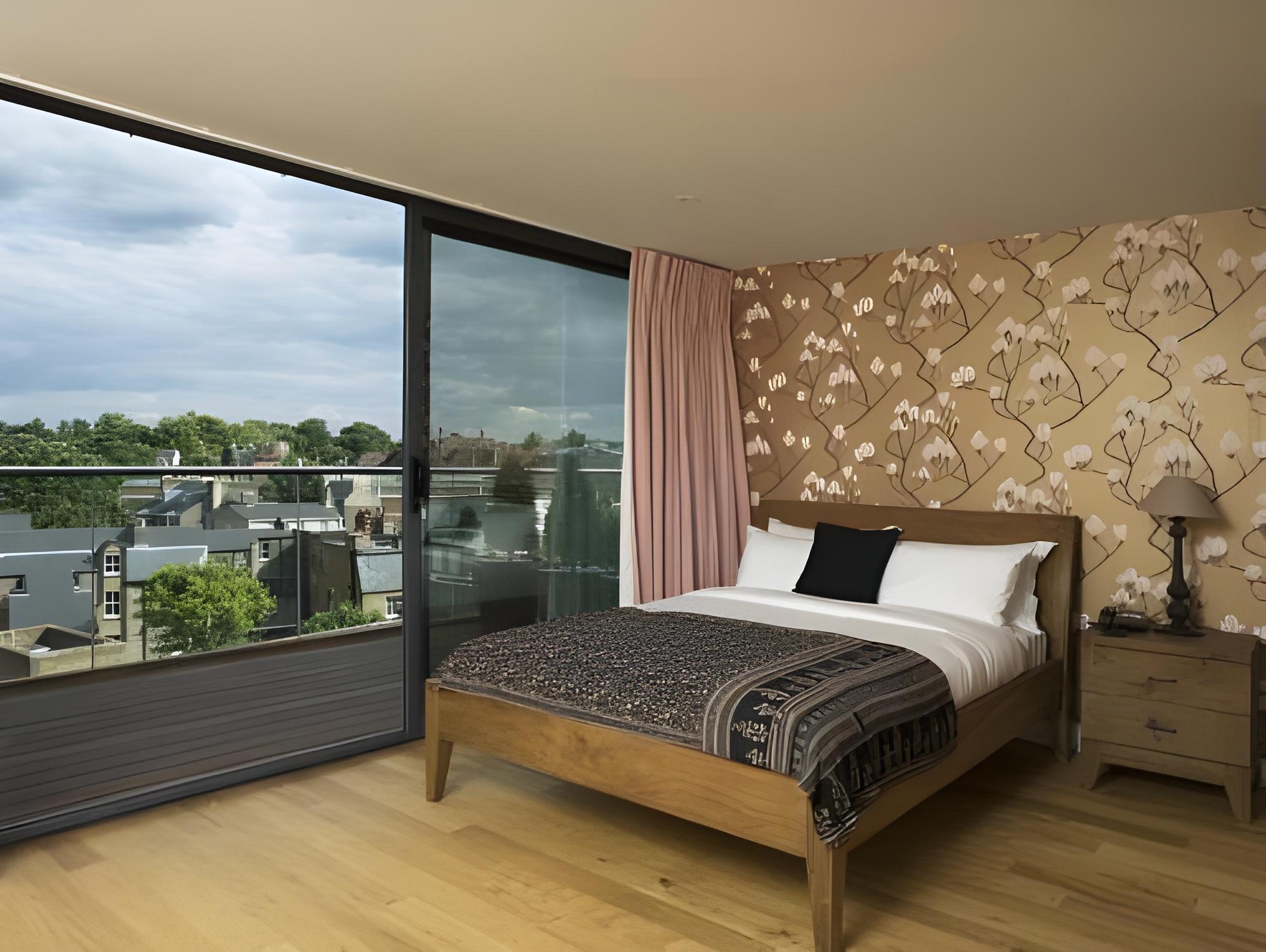 Senior, Queen Bed