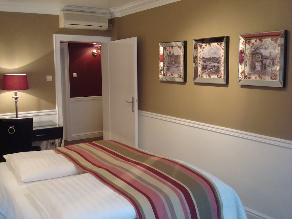 Hotel Sir And Lady Astor 12/35