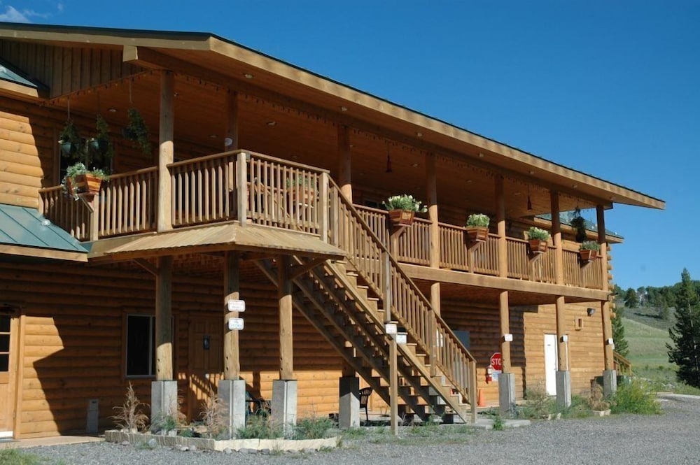 Lava Mountain Lodge 2/69