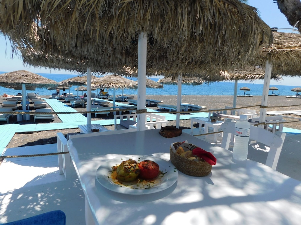 Sea La Vie Beachfront Suites 22/42