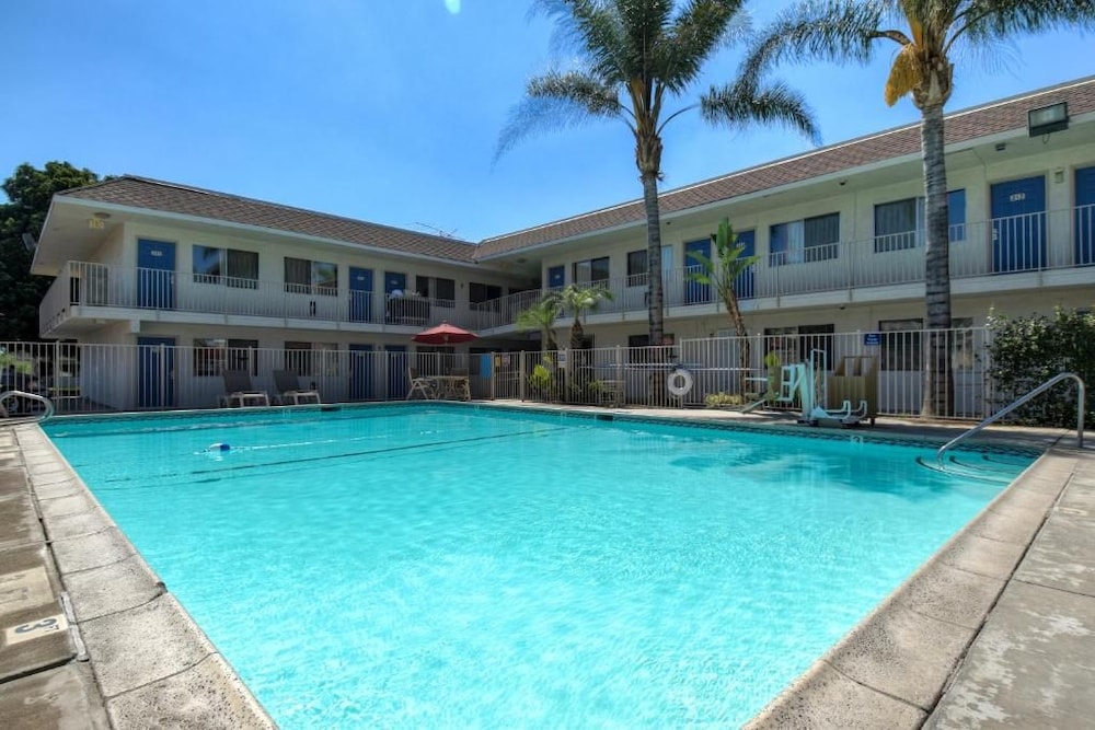 Motel6 Jurupa Valley, CA - Riverside West 41/44