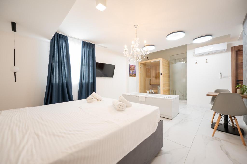 Room, Queen Bed