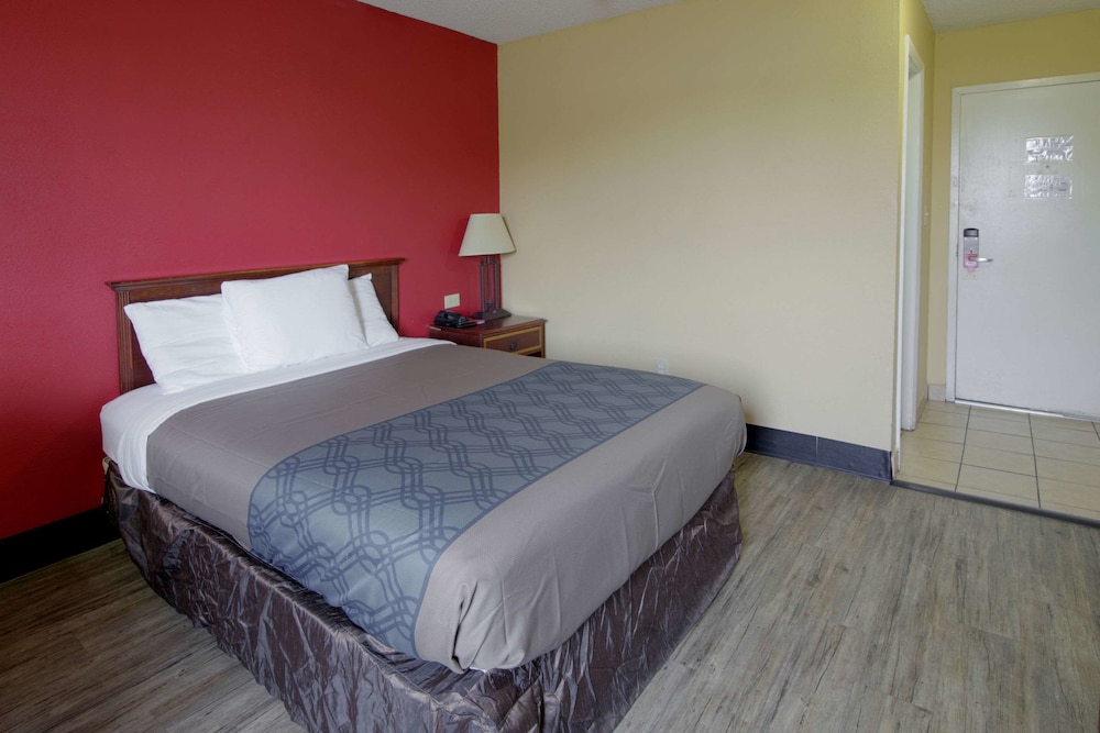 Econo Lodge Town Center 15/32