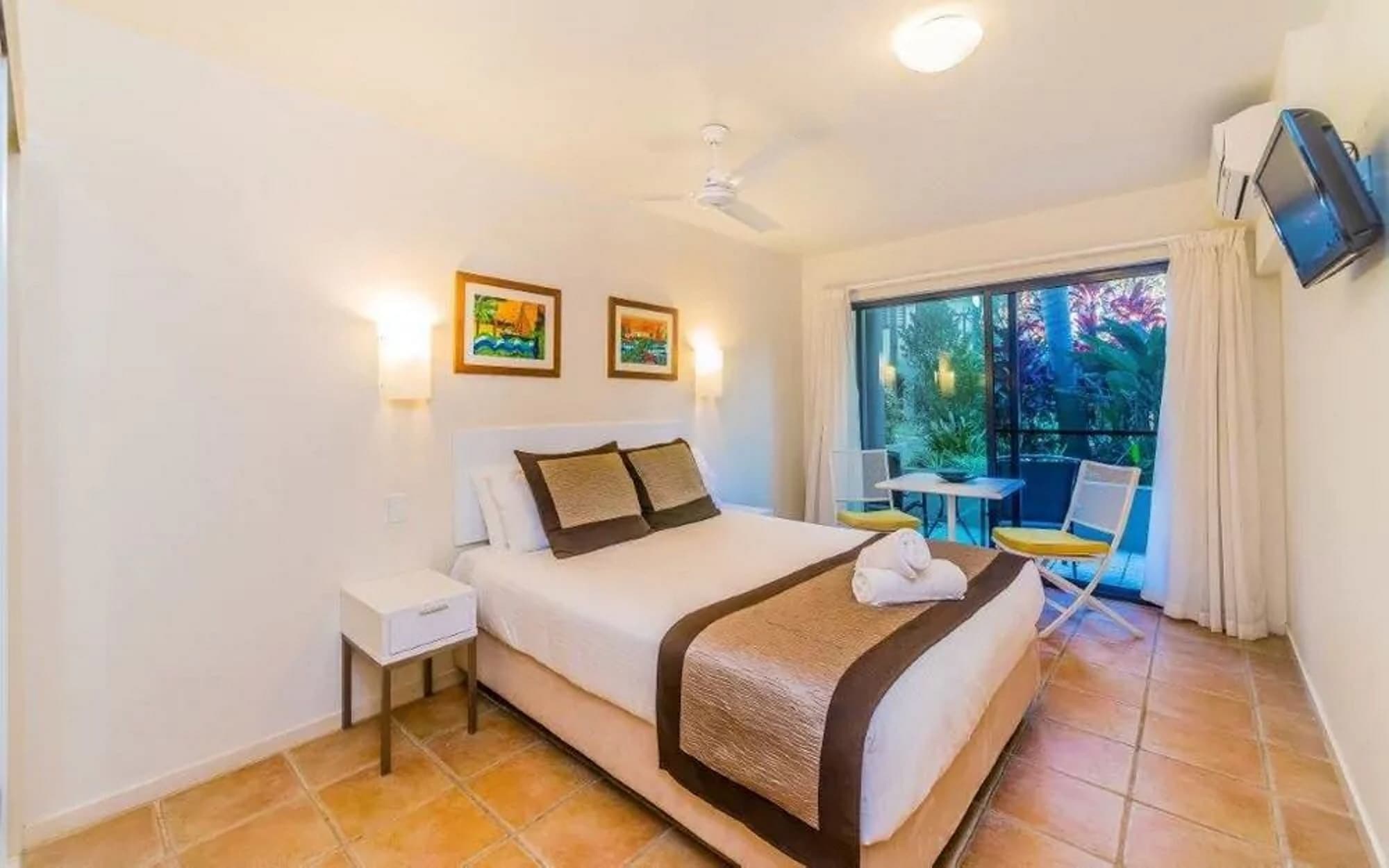 Motel, Queen Bed, Garden View