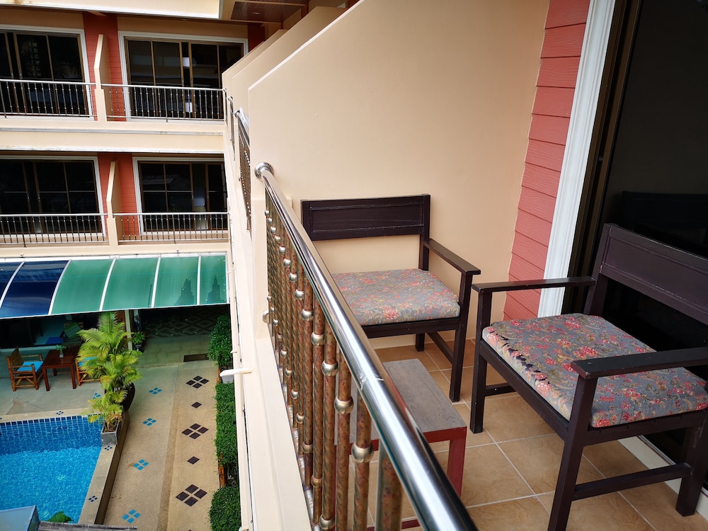 SEVEN SEAS HOTEL 43/64
