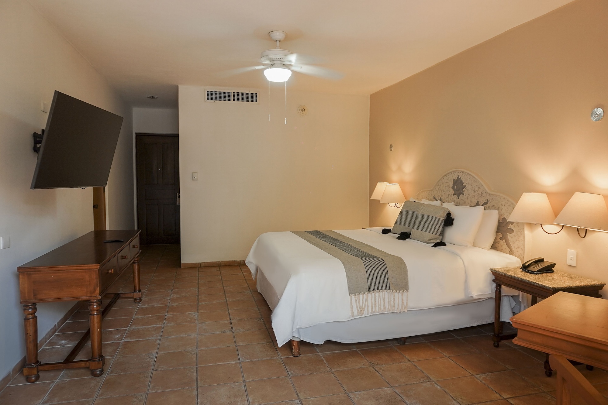 STANDARD, KING BED, GARDEN VIEW