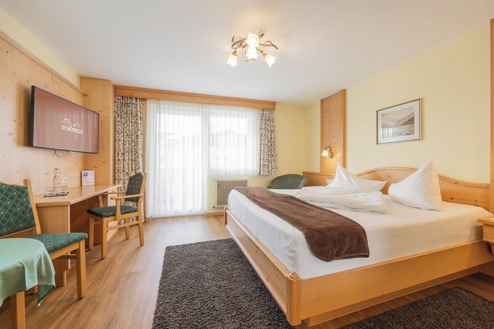 HOTEL SCHOENEGG 12/50