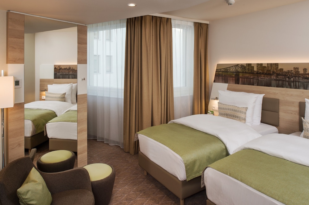 Holiday Inn Frankfurt Airport 37/75