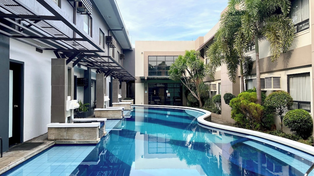 Circle Inn Hotel and Suites 60/63