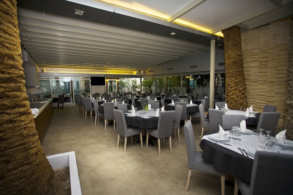 Astron Hotel 33/50