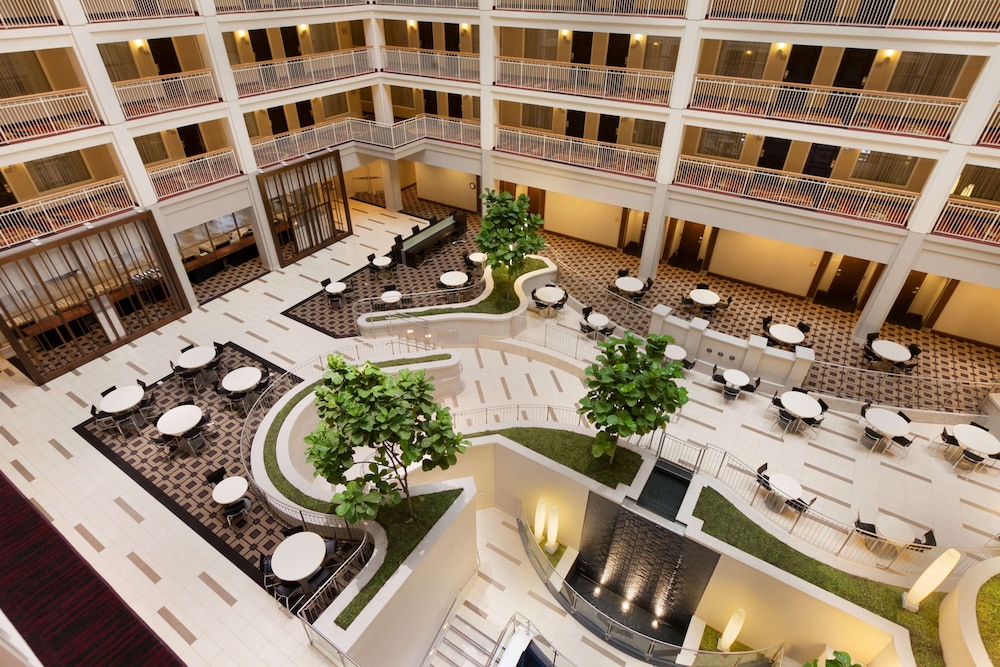 Embassy Suites by Hilton Chicago Downtown River North 62/78