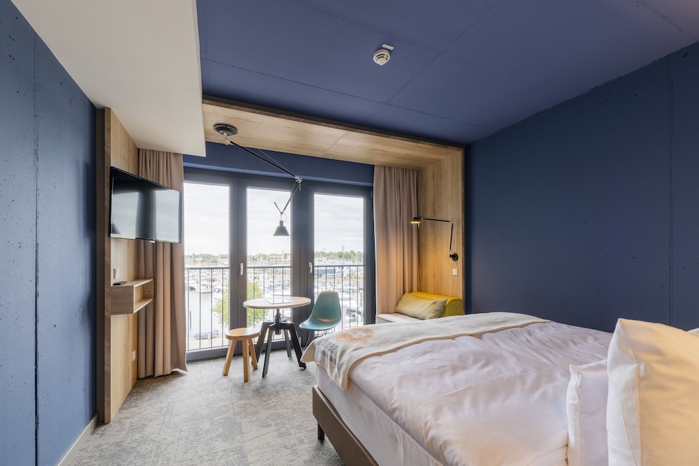 SUPERIOR, DOUBLE BED