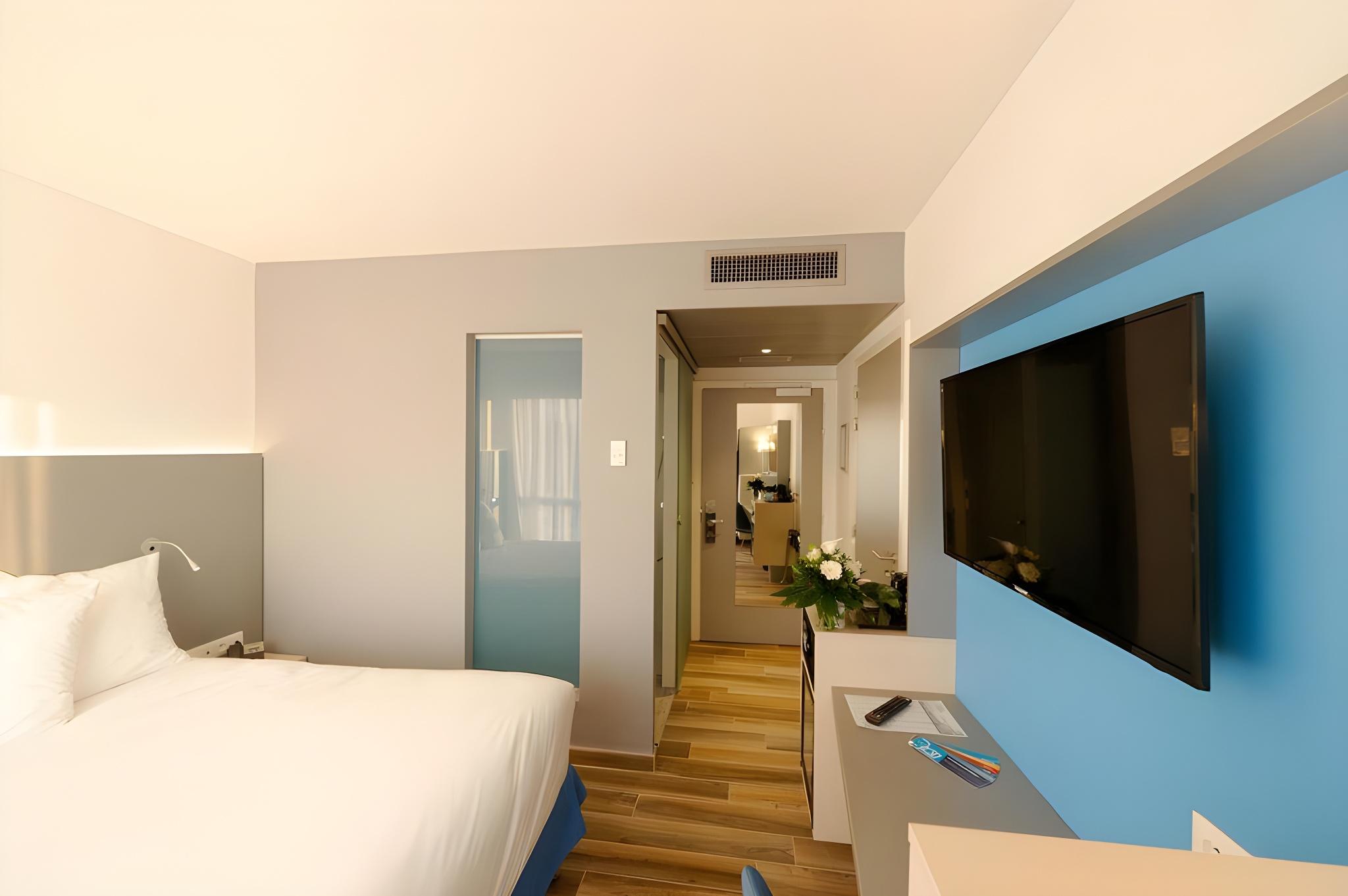 ROOM, SINGLE, DOUBLE BED