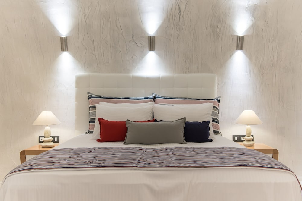 Day Dream Luxury Suites 30/81