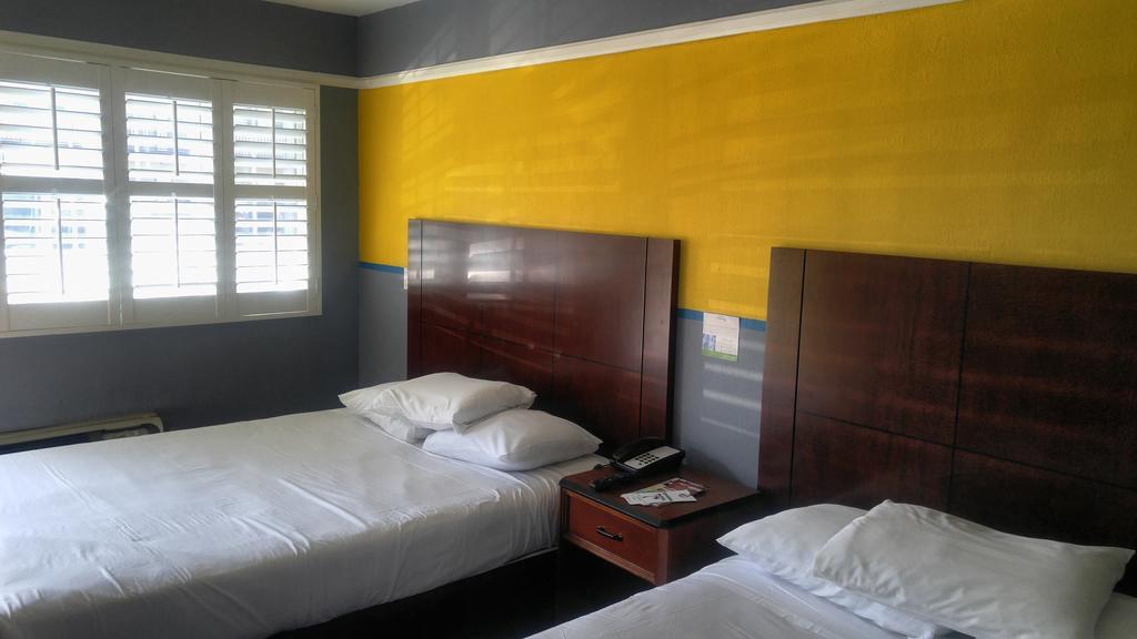 Riviera Motel 11/22