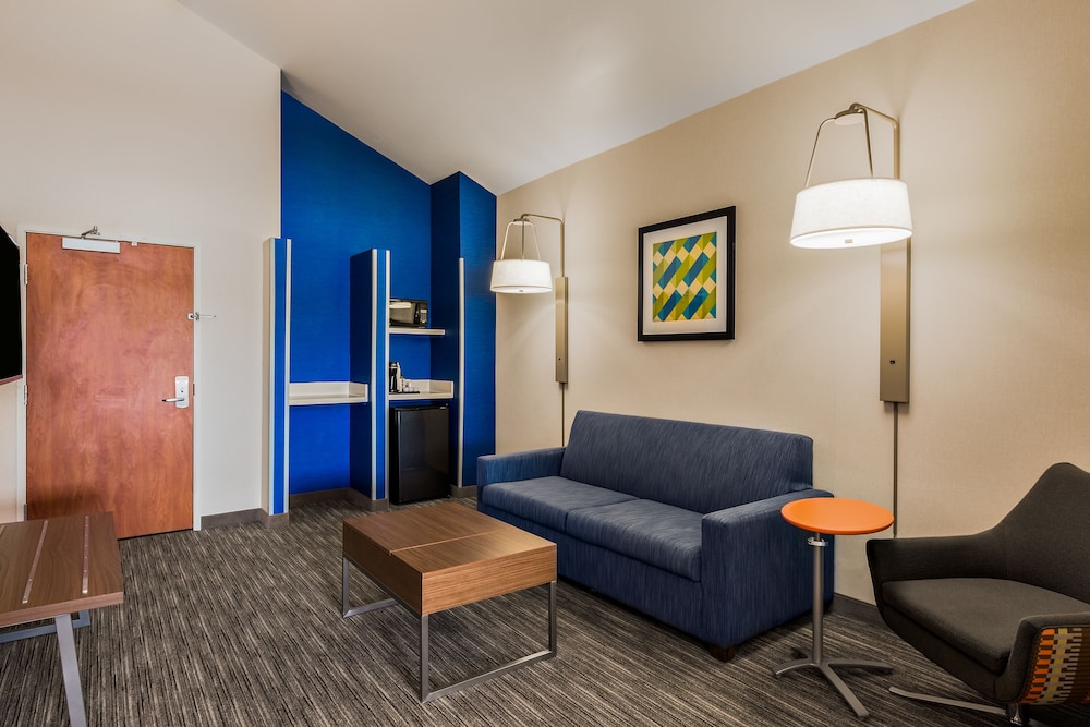 Holiday Inn Express Suites Oroville Lake 40/60