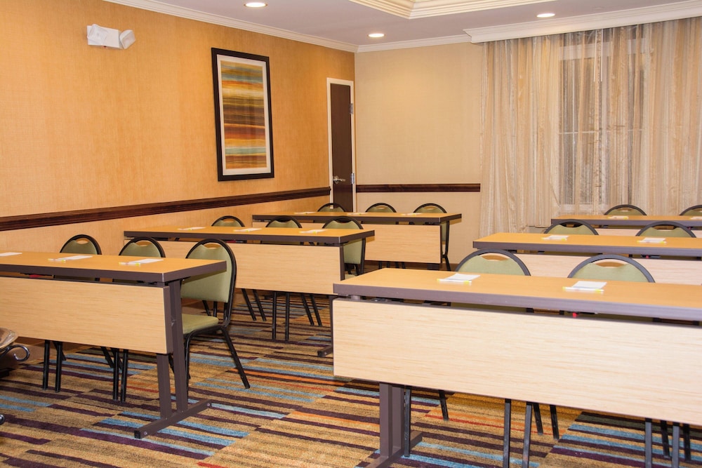 Fairfield Inn Suites Butler 37/50