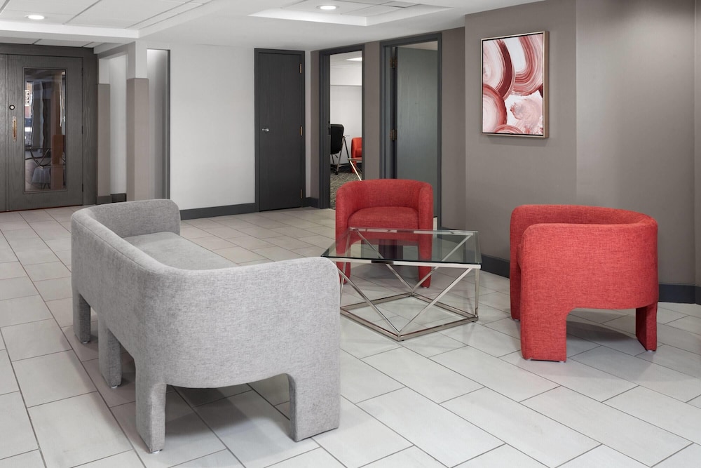 Ramada by Wyndham Milwaukee 19/29