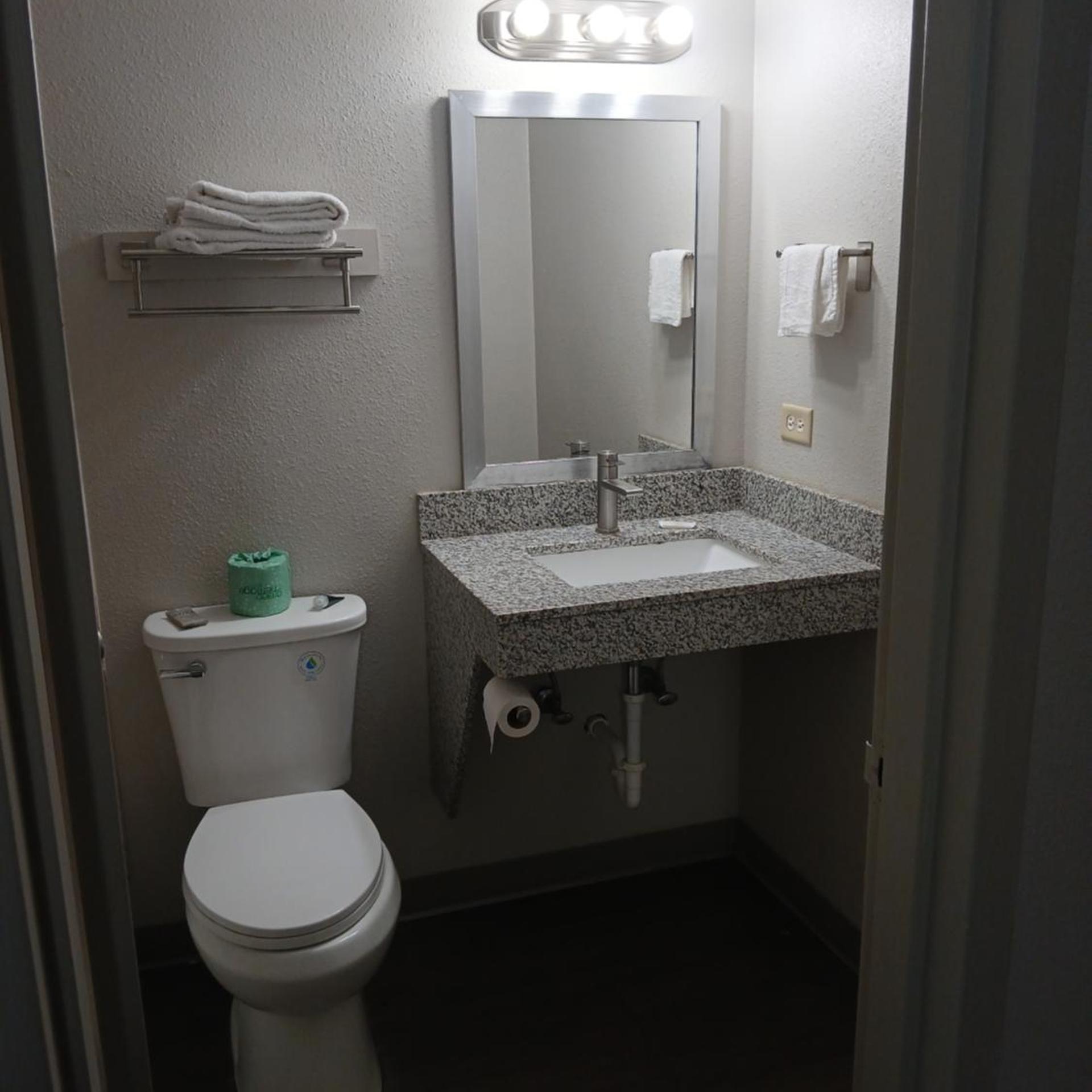 جناح بسرير كينج، Bridgeview Inn 6/10