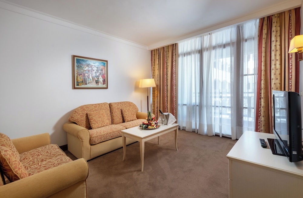 Hotel Helena Sands 34/50