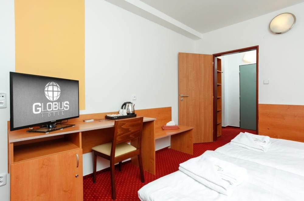 ROOM, SINGLE