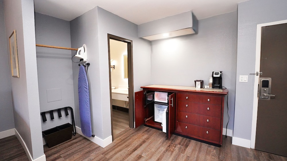 Seaside Inn & Suites 7/43