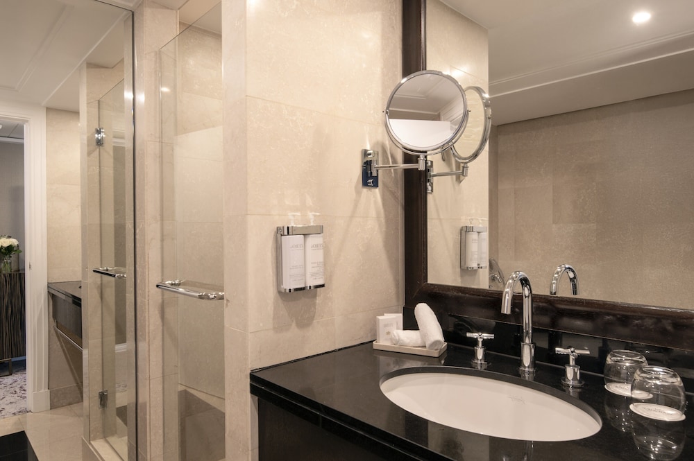 Warwick Paris Champs-Elysees 63/64