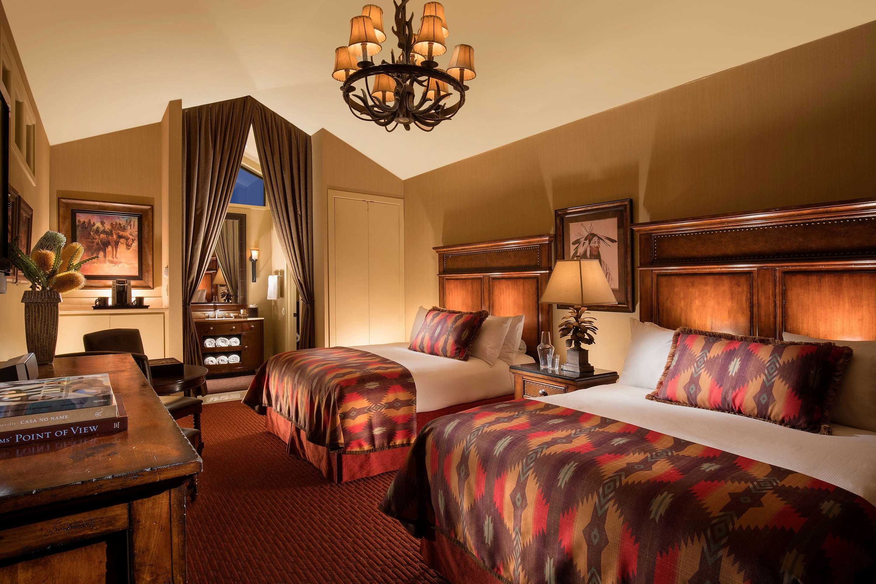 Rustic Inn at Jackson Hole 10/37