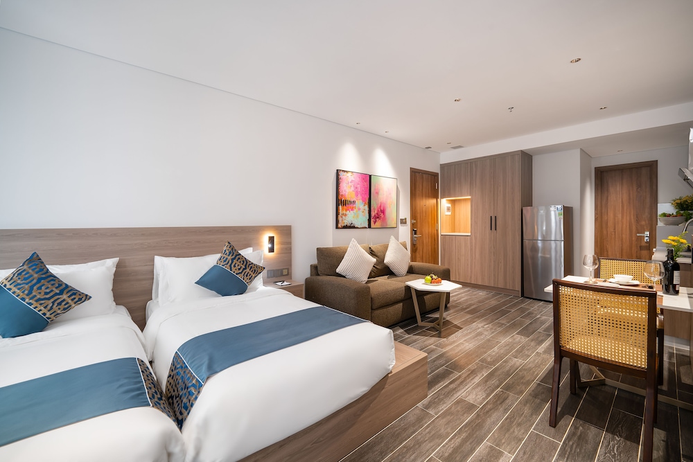 DELUXE, STUDIO, TWIN BEDS