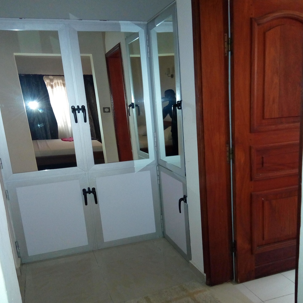 Residences Easy Hotel 48/50