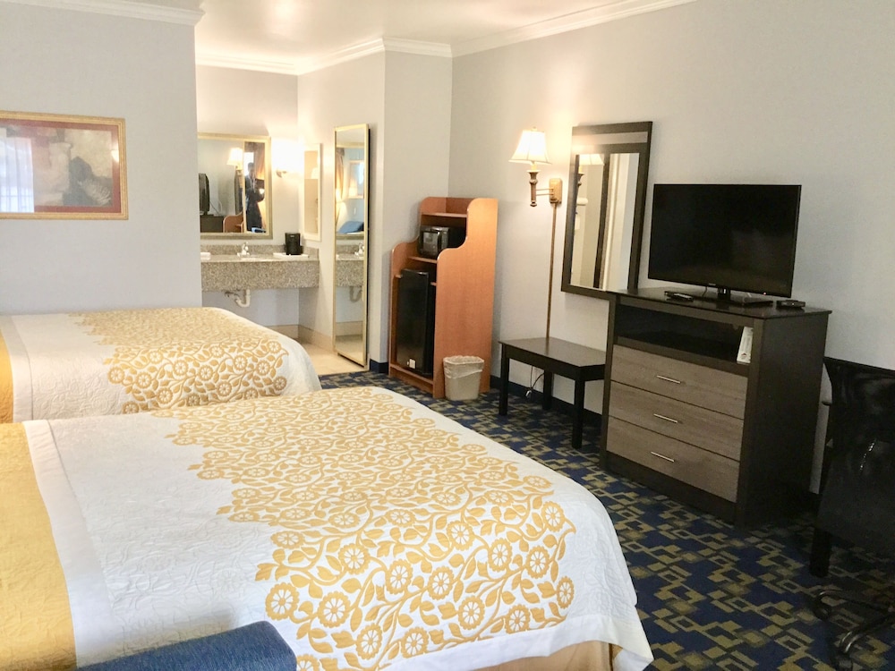 Days Inn By Wyndham Robstown 11/39