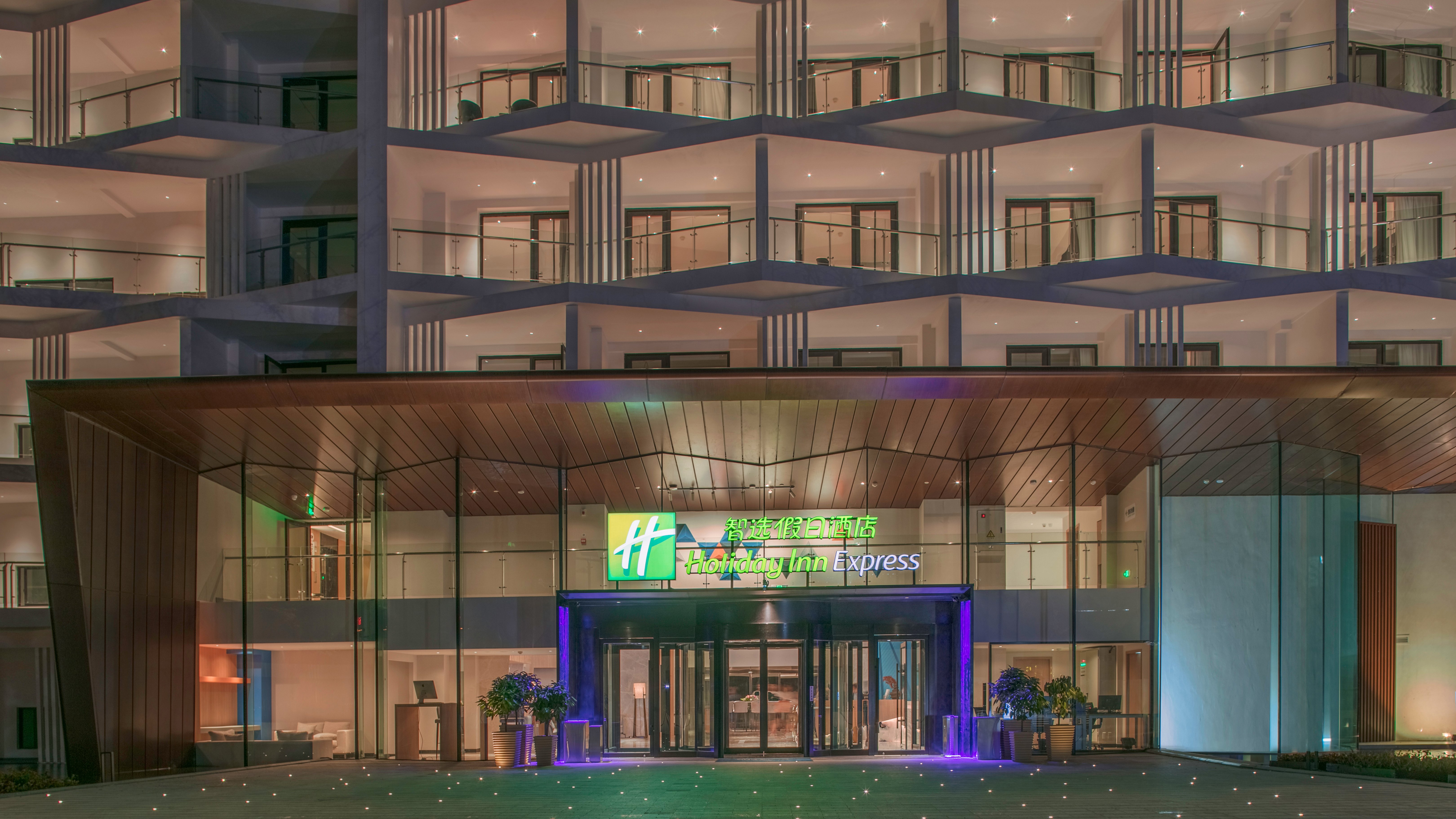 Holiday Inn Express Qiliping 3/75